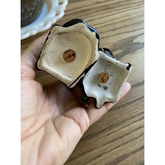 Antique Victoria Ceramics Amish Couple Salt And Pepper Shakers Rocking Chairs - Picture 5 of 6